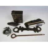 A Second World War British Army clasp knife, machine gun oil can, pistol cleaning rod, First World