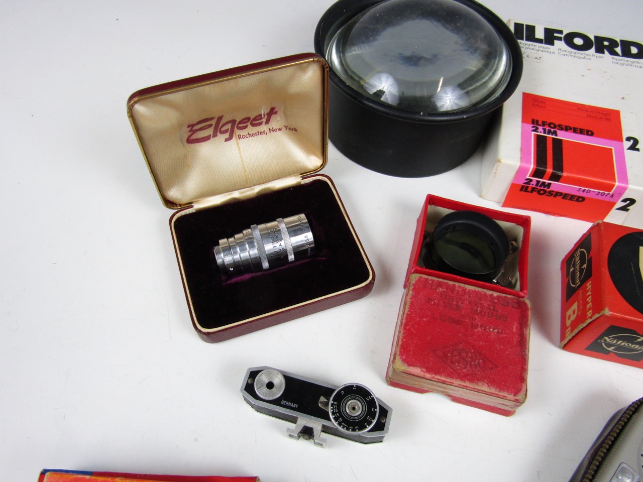 A quantity of vintage camera accessories including an Elgeet Cine Tel 38 mm F.3.5 lens, boxed, a - Image 2 of 3