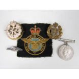 Sundry RAF insignia and a 1939-45 War Medal