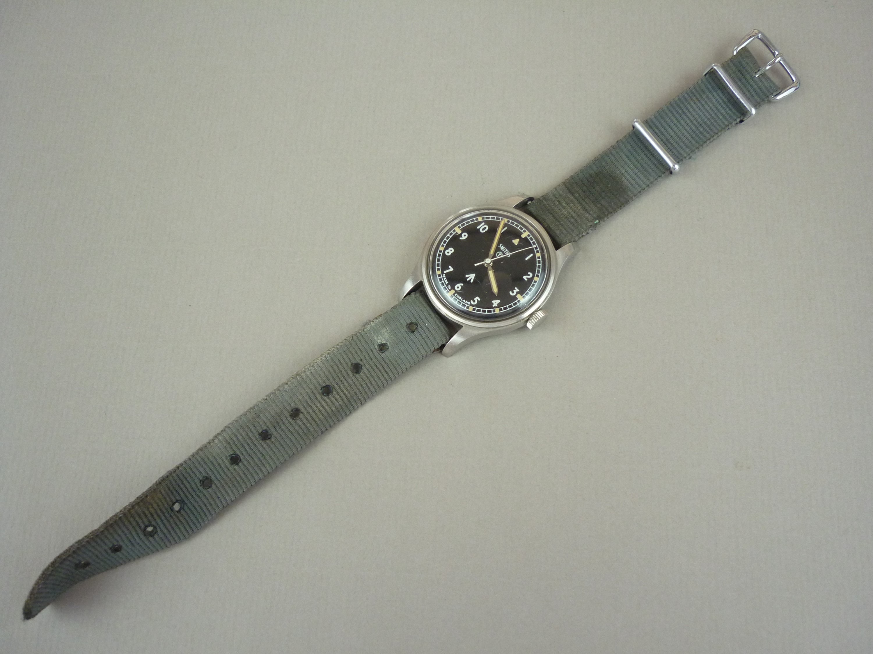 A 1969 British military issue Smiths W10 wrist watch - Image 4 of 4