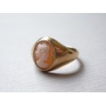 A 9ct gold cameo dress ring, 2.8g