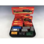 [Model railway] A quantity of boxed and other railway rolling stock including a freightliner