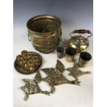 A quantity of brass ware including a kettle, a planter and an oil lamp base etc