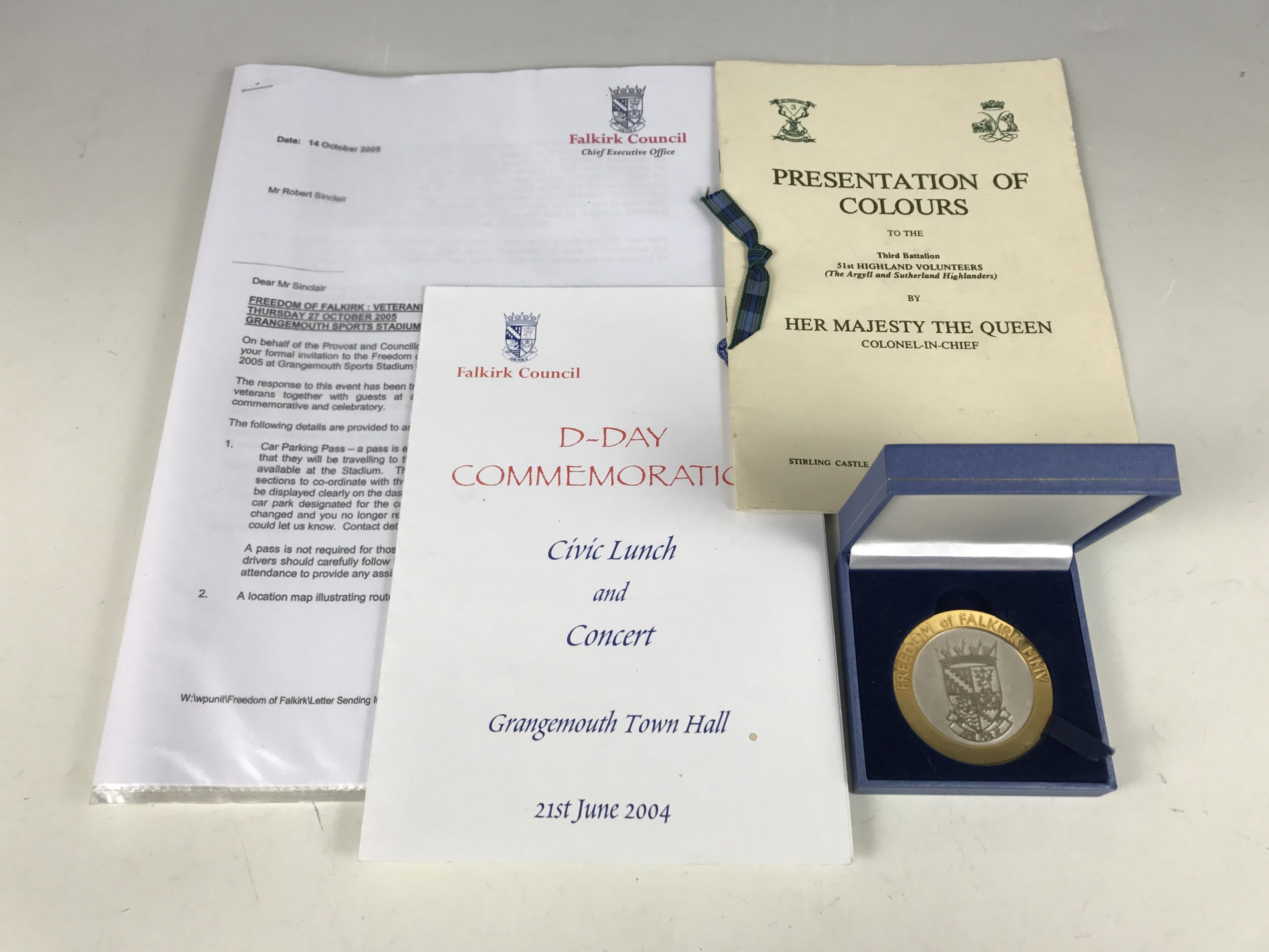 A Freedom of Falkirk commemorative medallion, related documents etc