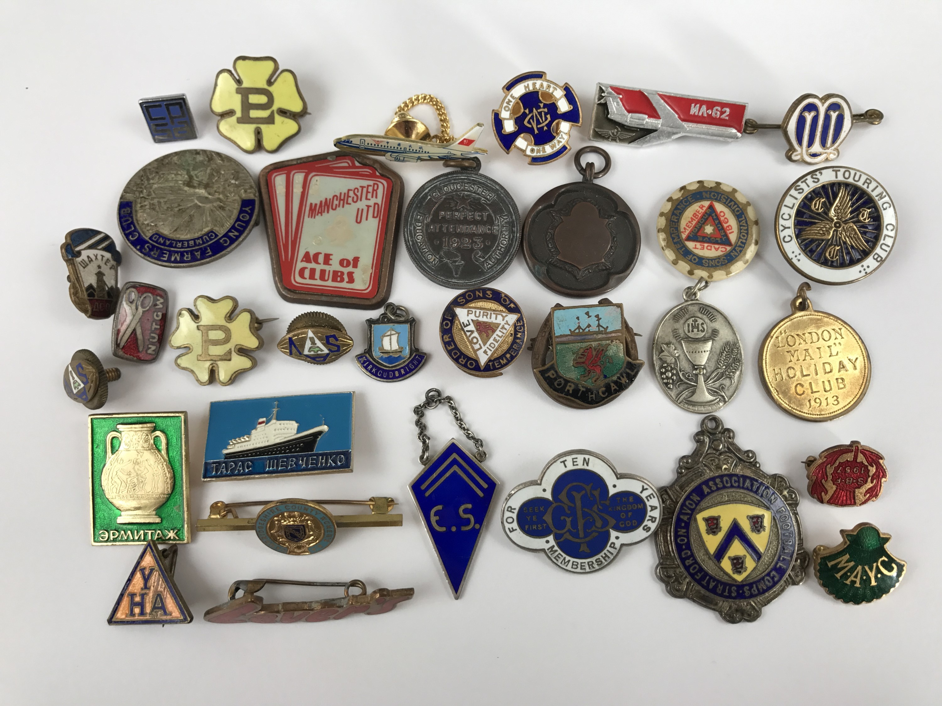 Vintage enamelled and other club and association badges and medallions, including a 1913 London Mail