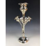 An Edwardian silver epergne, having central detachable trumpet of flower pod form with wavy