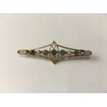 An early 20th Century pearl, aquamarine and yellow metal geometric open-work bar brooch, 3.3 g, 5