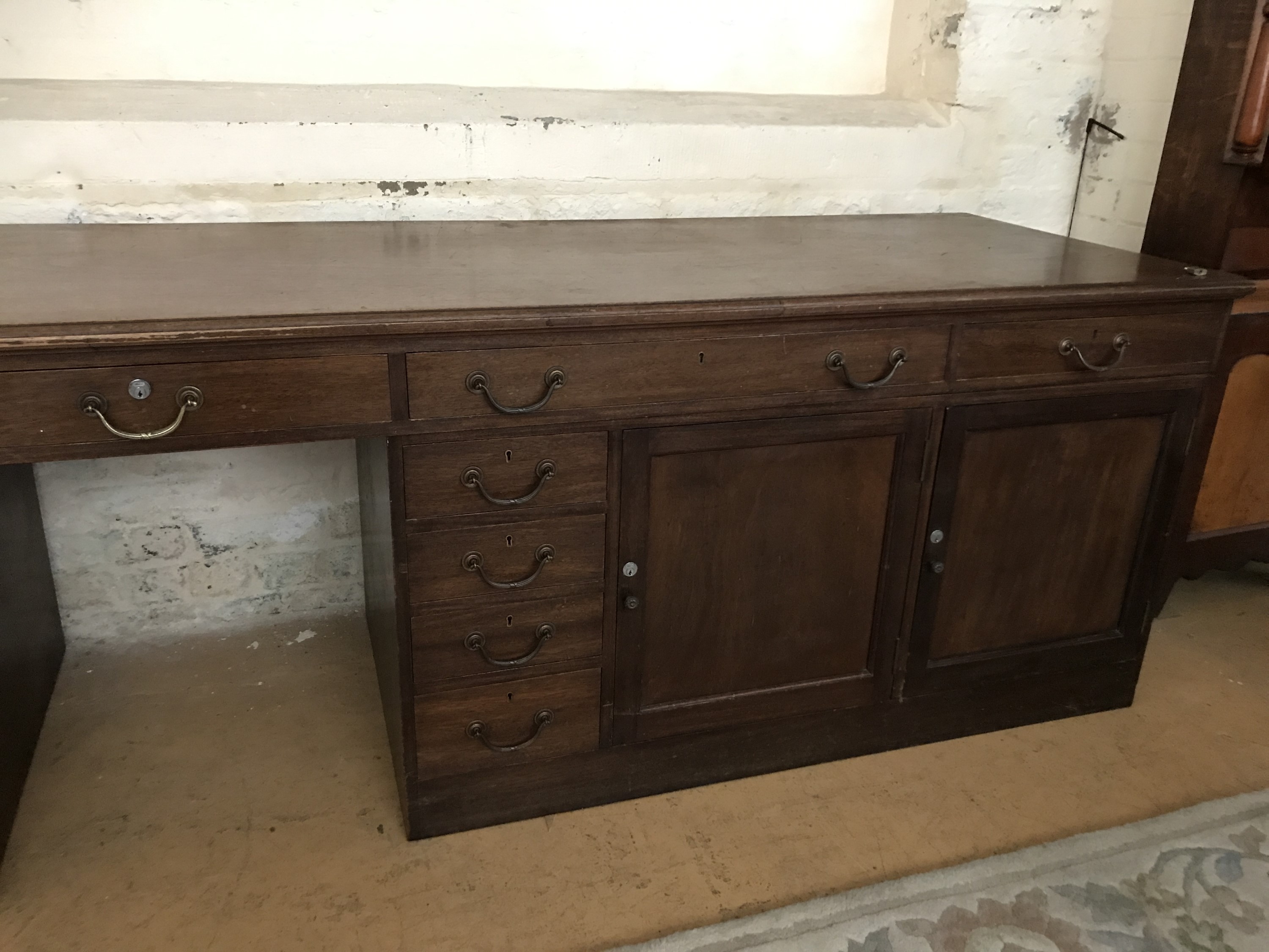 An uncommonly long mahogany office kneehole desk, comprising a conventional arrangement of two banks - Image 2 of 4