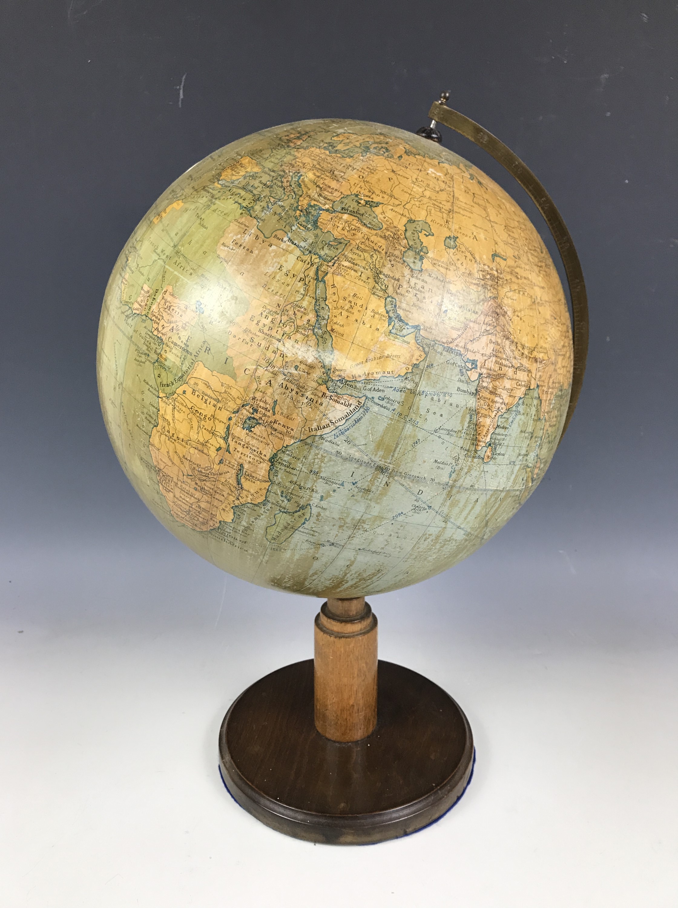 A 1930s Philips 12-inch terrestrial globe - Image 2 of 2