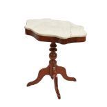 Isabelline mahogany wood centre table 19th century