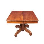 Walnut wood Victorian style dining table late 19th century