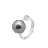 White gold, diamonds and Tahiti pearl ring