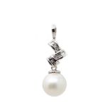 White gold, diamonds and cultured pearls pendant