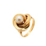 Gold and cultured pearl ring