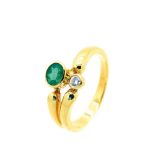 Gold, colombian emerald and diamond ring