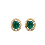 Gold, emerald and diamonds earrings