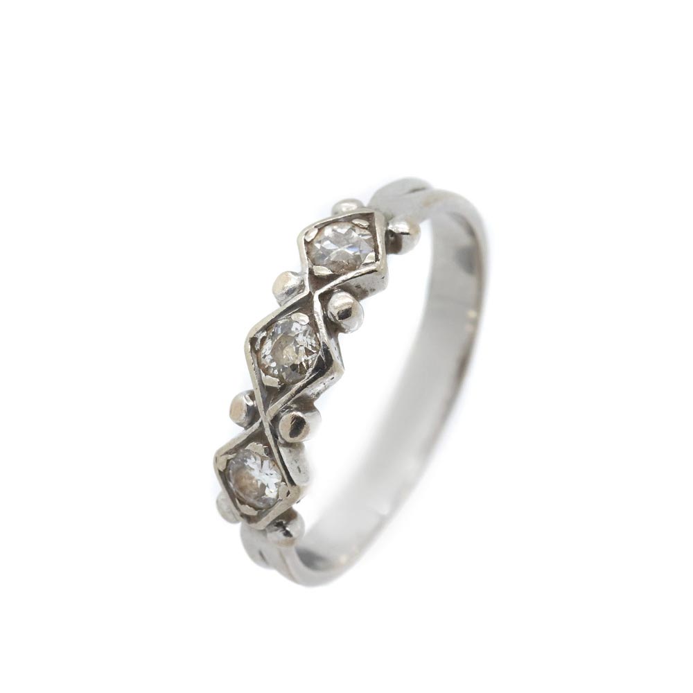 White gold and diamonds ring