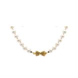 Gold and cultured pearls necklace