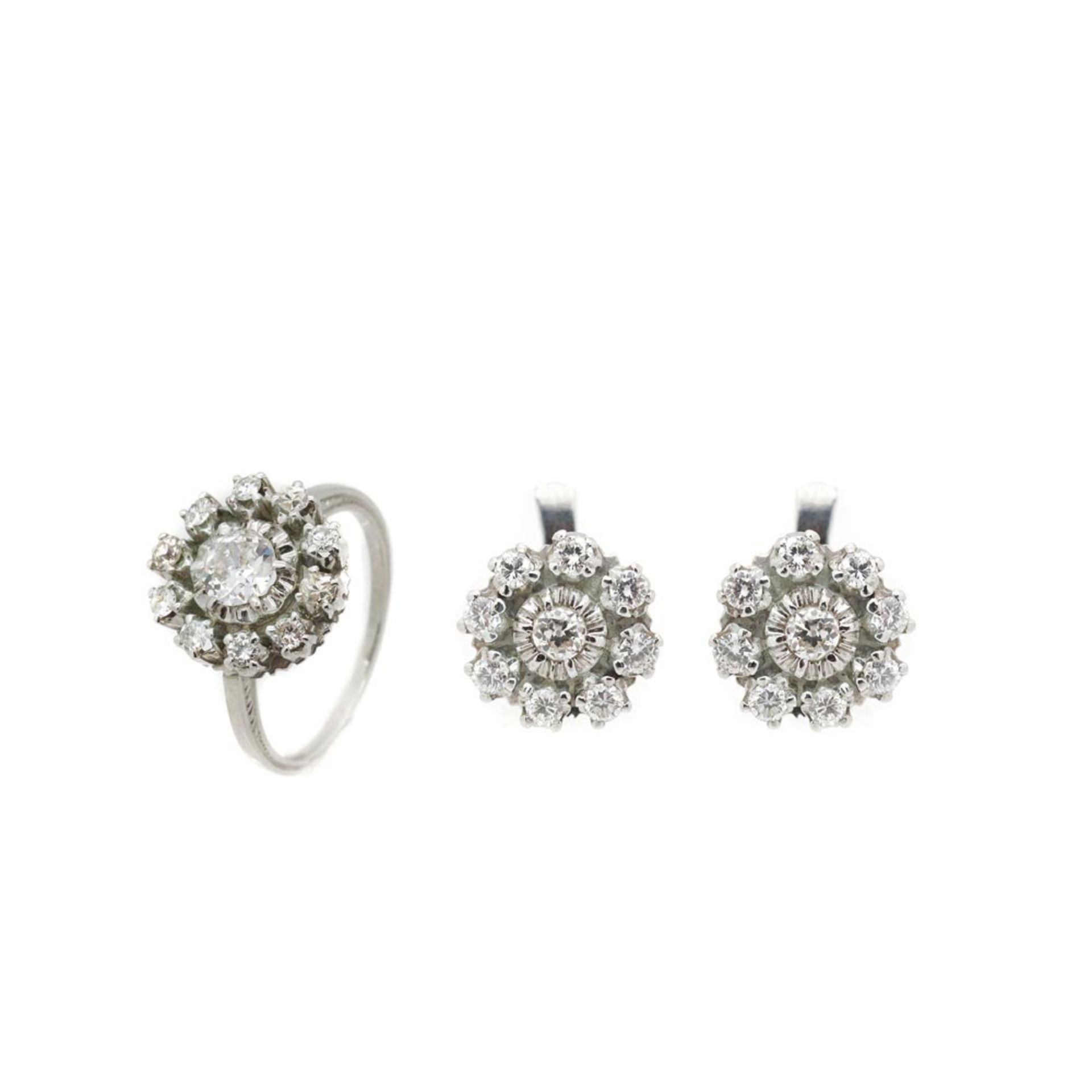 White gold and diamonds earrings and ring set