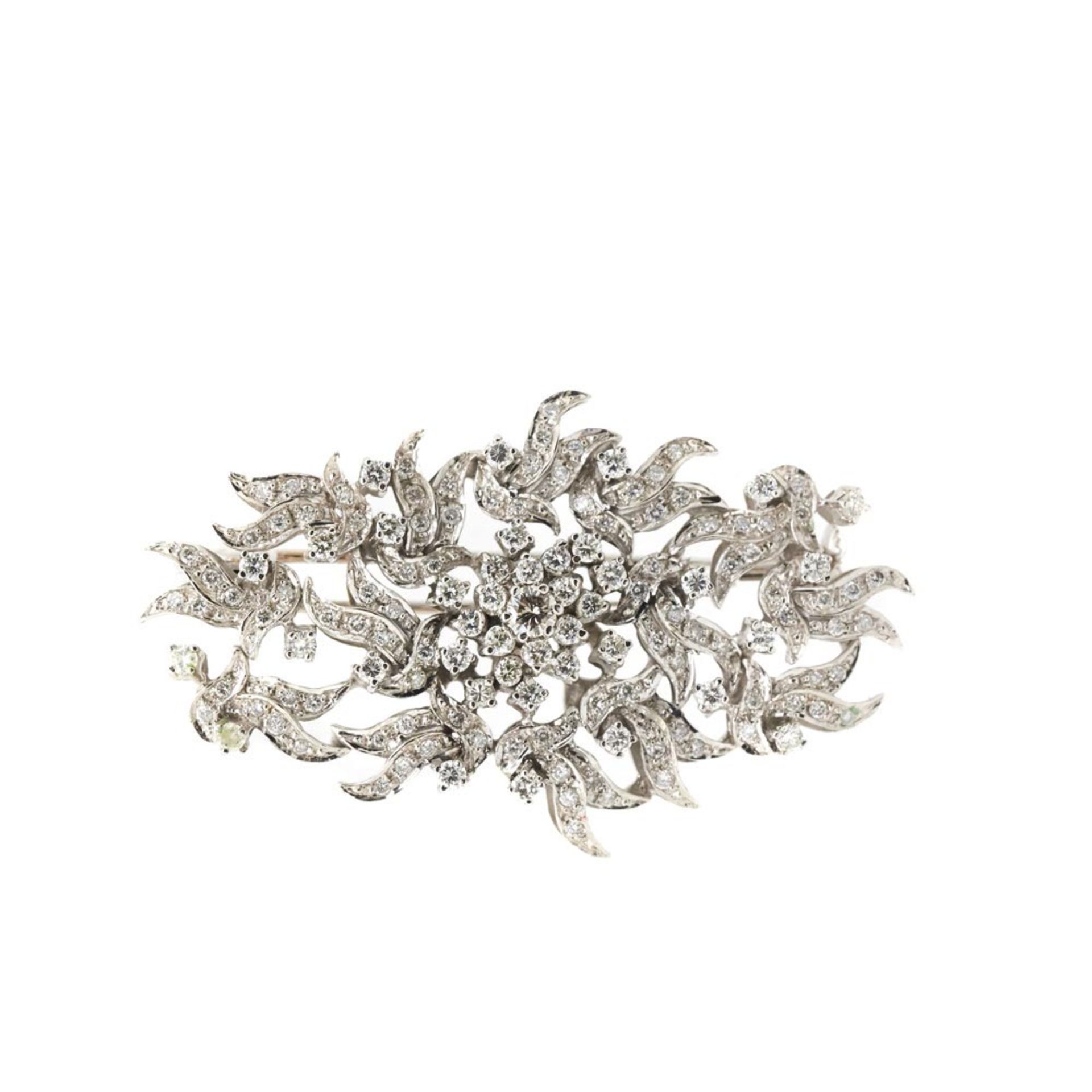 White gold and diamonds brooch