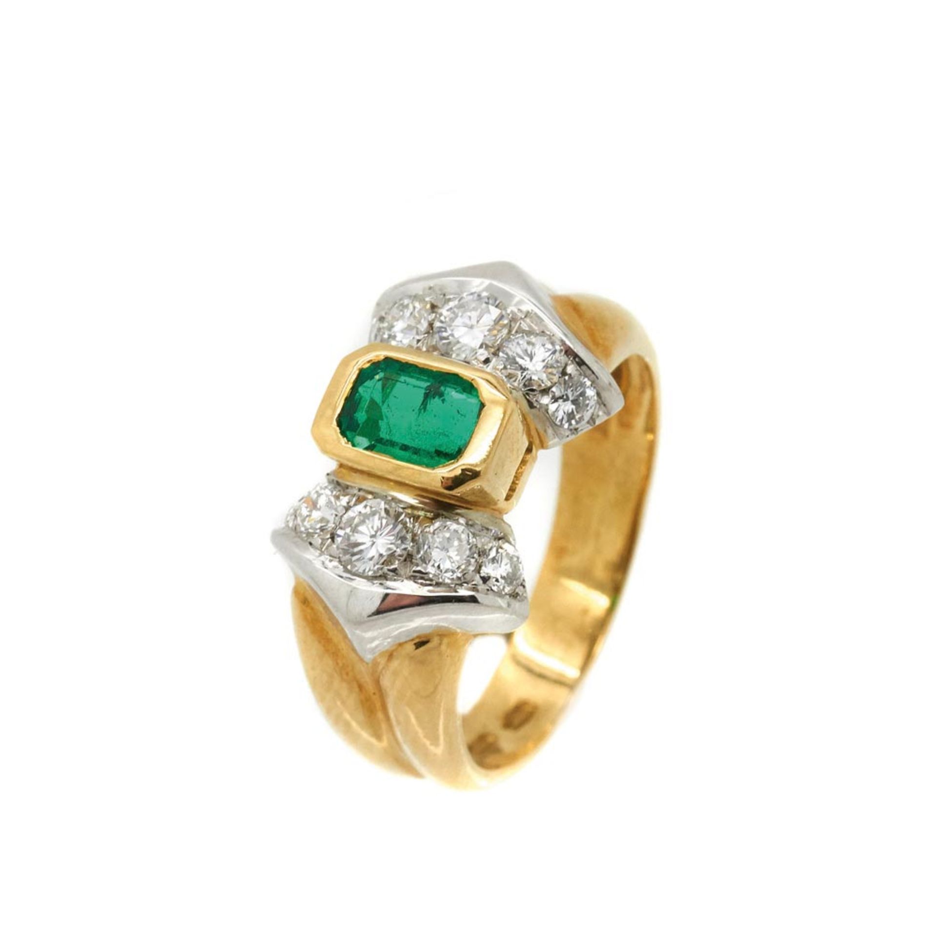 Gold, white gold, emerald and diamonds ring