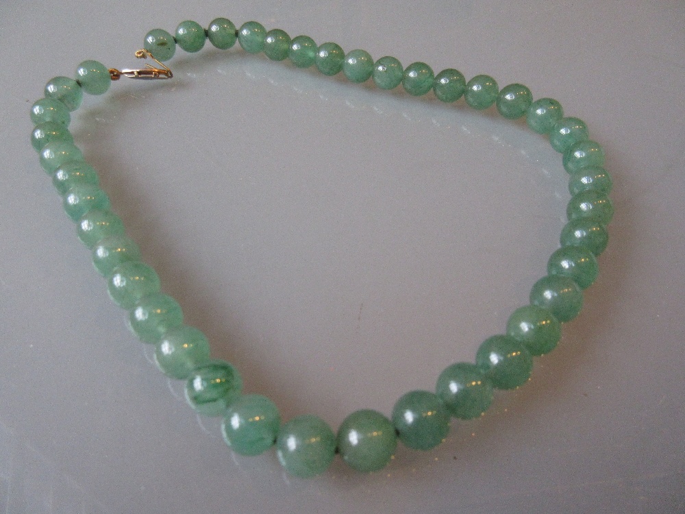 Single row uniform green jade bead necklace