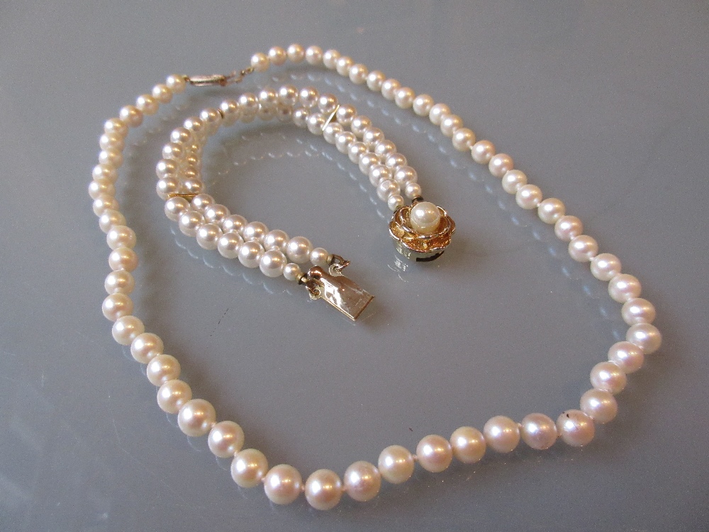 Uniform cultured pearl necklace with a 9ct gold clasp together with a simulated pearl two string