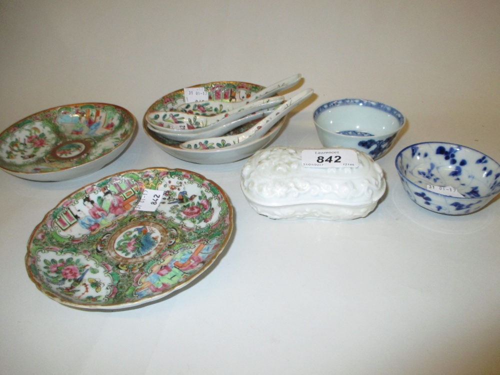 Small Chinese blanc de chine box and cover (a/f), three Canton saucers,