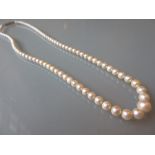 Single strand graduated cultured pearl necklace with 9ct gold clasp