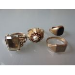 9ct Gold garnet and split pearl set ring,