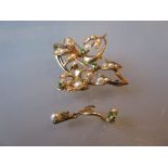 Early 20th Century gold emerald and seed pearl set pendant / brooch (a/f)