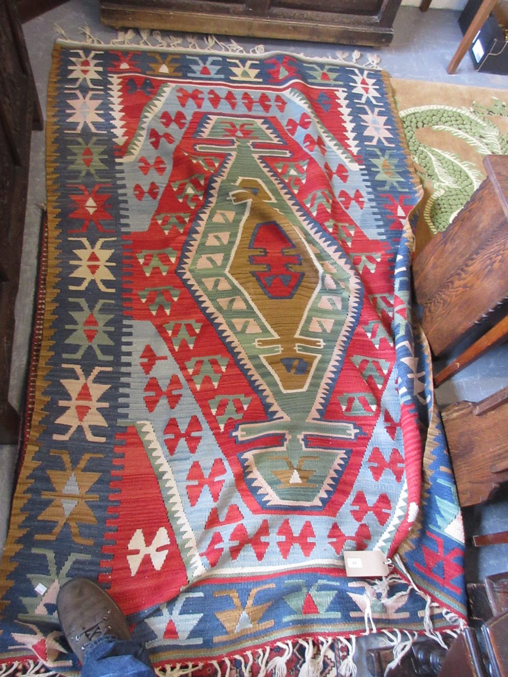 Kurdish Kelim rug with a lobed medallion design in shades of red, green and blue, - Image 2 of 5