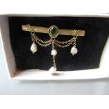 15ct Yellow gold and peridot pendant with freshwater pearl drops