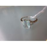 18ct White gold aquamarine and diamond five stone ring