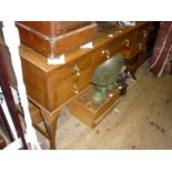 20th Century walnut desk having an arrangement of five drawers with brass tear drop handles on