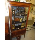 Edwardian mahogany and satinwood crossbanded display cabinet with a single bar glazed door