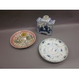 Chinese blue and white teapoy decorated with figures,