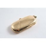A 9 CT. GOLD SOVEREIGN CASE of plain rounded rectangular form with two spring loaded holders & a