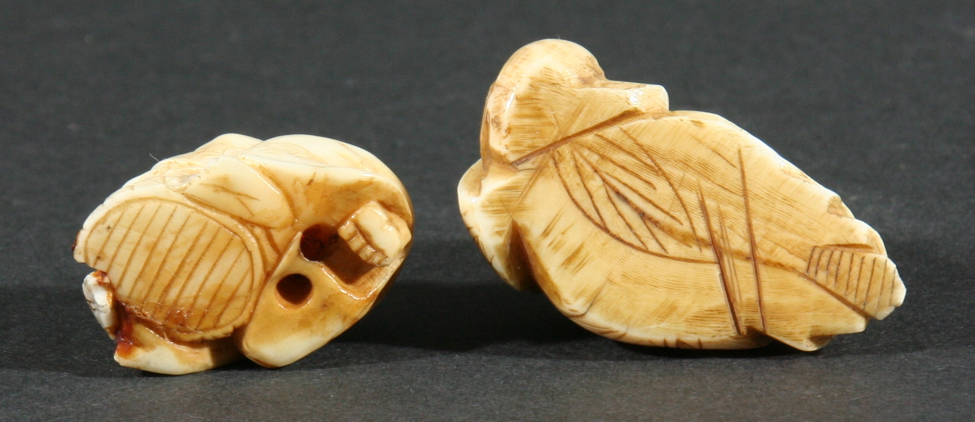 FOUR JAPANESE IVORY NETSUKE, the first carved as a grinning mask, height 4.3cm, together with a - Image 6 of 6