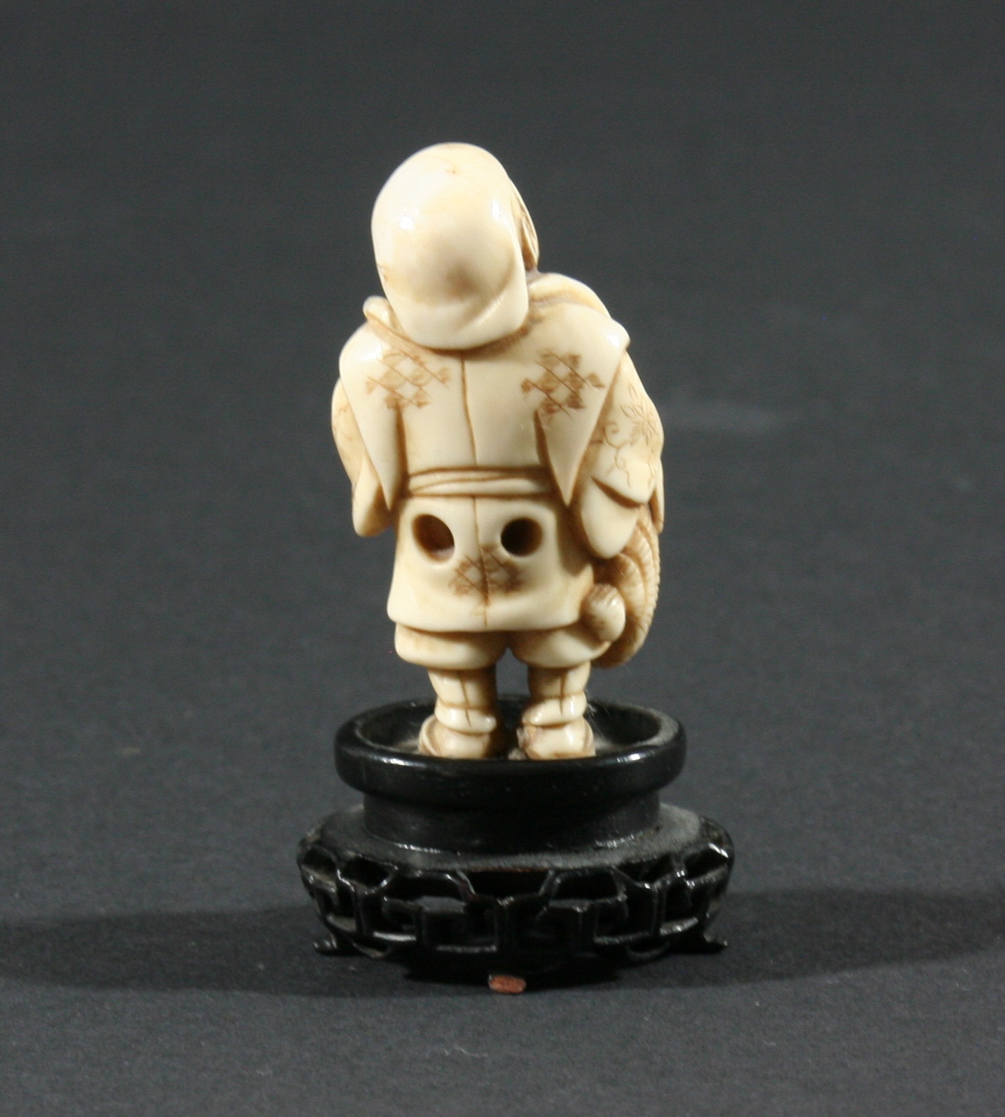 TWO JAPANESE NETSUKE, the first of a man standing with a box hung from his neck, height 5.2cm, - Image 2 of 5