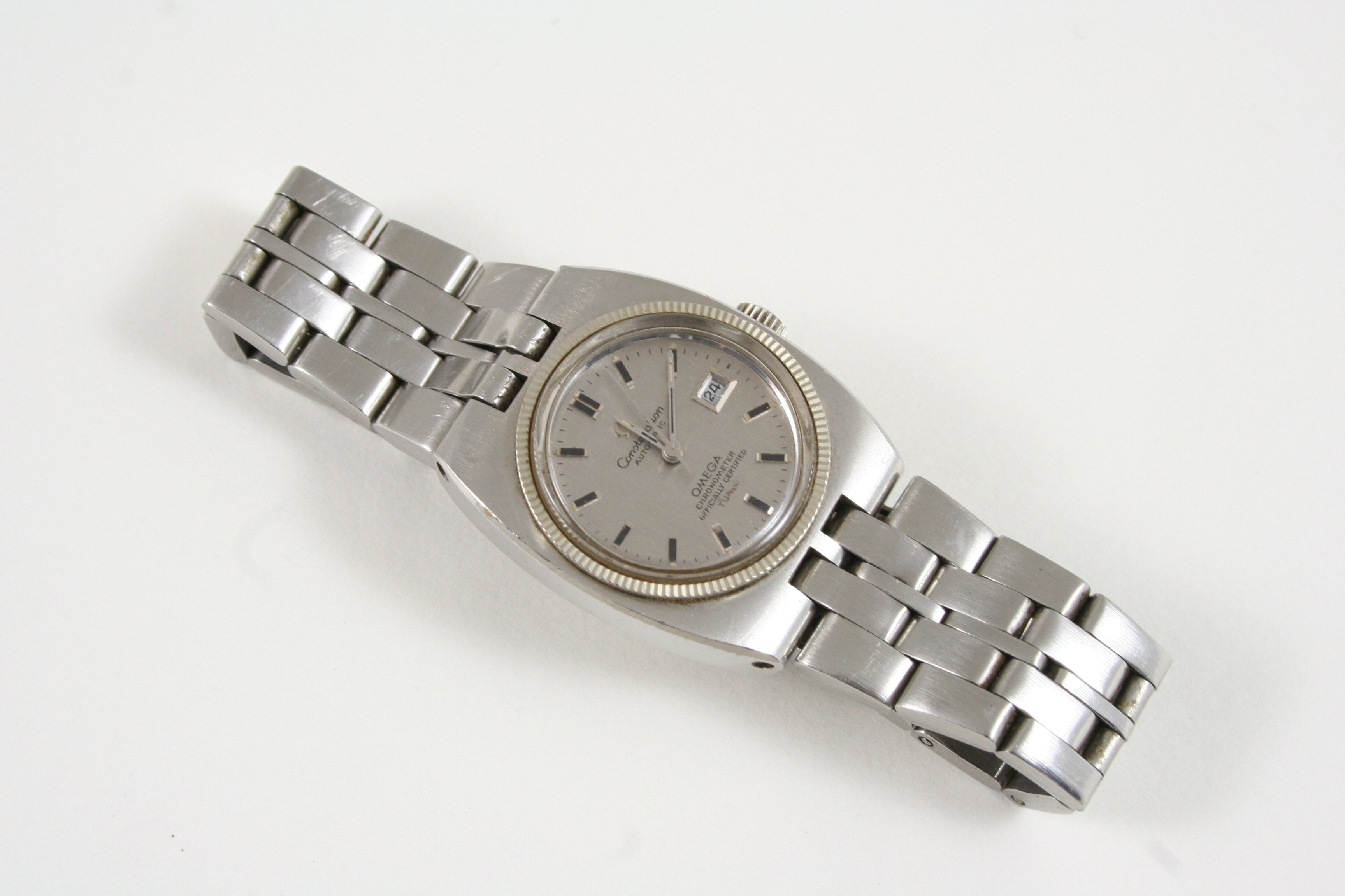 A STAINLESS STEEL CONSTELLATION AUTOMATIC CHRONOMETER WRISTWATCH BY OMEGA the signed silver dial