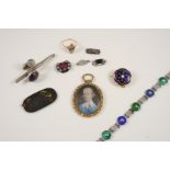 A QUANTITY OF JEWELLERY including a blue enamel, rose-cut diamond and pearl set locket brooch, an