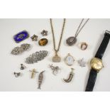 A QUANTITY OF JEWELLERY including a paste set double clip brooch, a marcasite double clip brooch,