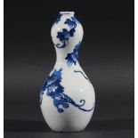 CHINESE DOUBLE GOURD VASE, Kangxi style, blue painted with fruiting vines, height 18cm