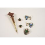 A QUANTITY OF JEWELLERY including a ruby set dagger brooch, a pair of emerald, black enamel and gold