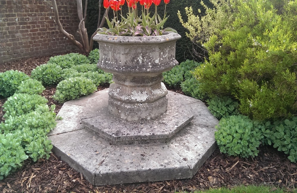 GOTHIC STYLE STONE PLANTER AND SURROUND, possibly, Haddonstone - Image 2 of 2