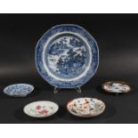Chinese blue & white octagonal dish, together with four small Chinese/Japanese dishes (5)