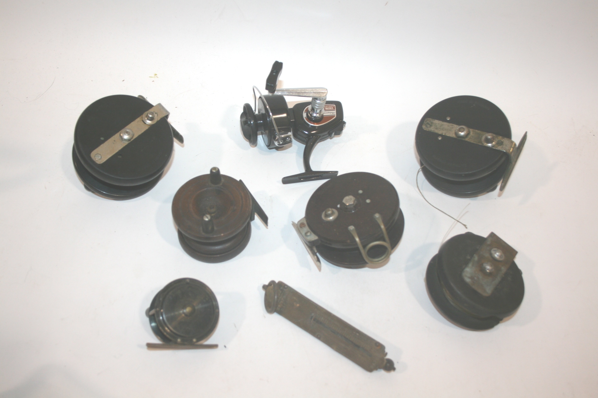 VARIOUS FISHING REELS including 3 Allcock Aerialite reels, a Shakespeare 2302RL Convertiable Reel, M