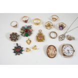 A QUANTITY OF JEWELLERY including a gold and amethyst ring, a shell cameo brooch depicting The Three