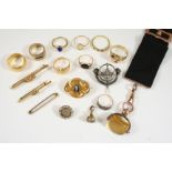 A QUANTITY OF JEWELLERY including an early Victorian gold mourning brooch, two gold naval crown